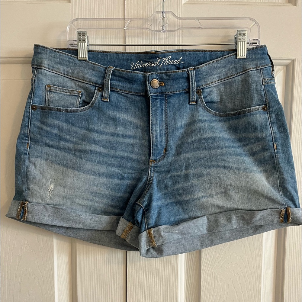 Universal Thread Women’s Light Wash Denim Jean Shorts (sz 12)